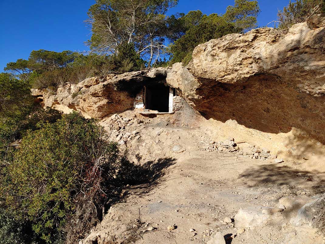 Höhle Cala Bassa. Flüchtlings-Hilfe. Neue Baugenehmigungen