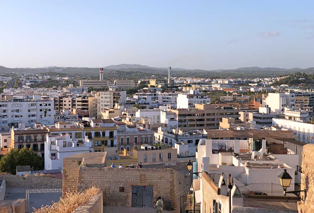 Elektrizitätswerk und Entsalzungsanlage auf Ibiza