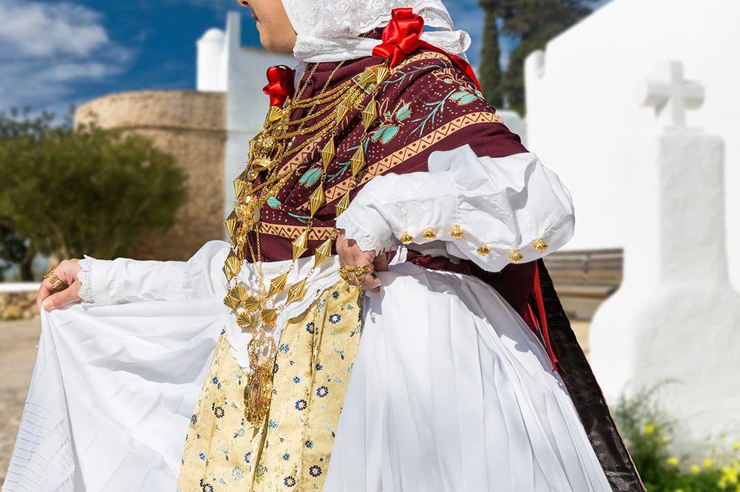 Traditions-Tracht bei der Fiesta in Santa Eulària