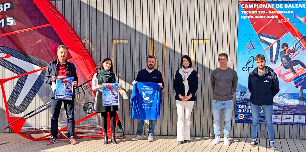 WIndsurf-Wettbewerb im Rahmen des Tages der Balearen auf Formentera